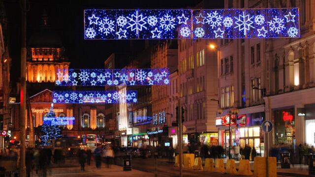 Napoli, i costi delle luminarie natalizie saranno coperti con la tassa di soggiorno
