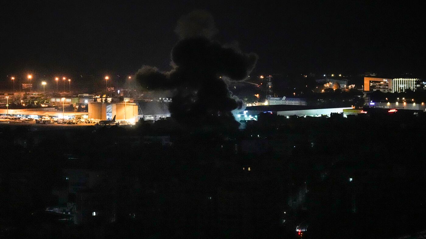 Gli attacchi aerei continuano: Beirut è una città sotto assedio. Bloccato anche l'aeroporto