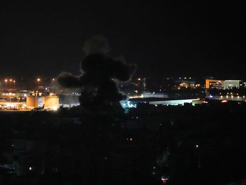 Gli attacchi aerei continuano: Beirut è una città sotto assedio. Bloccato anche l'aeroporto