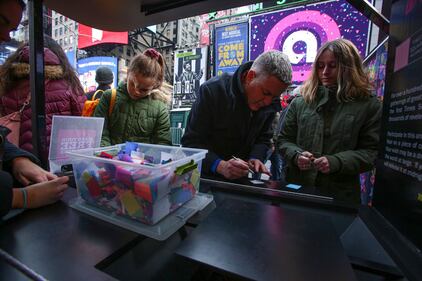 New York, i coriandoli dei desideri per il capodanno a Times Square  5