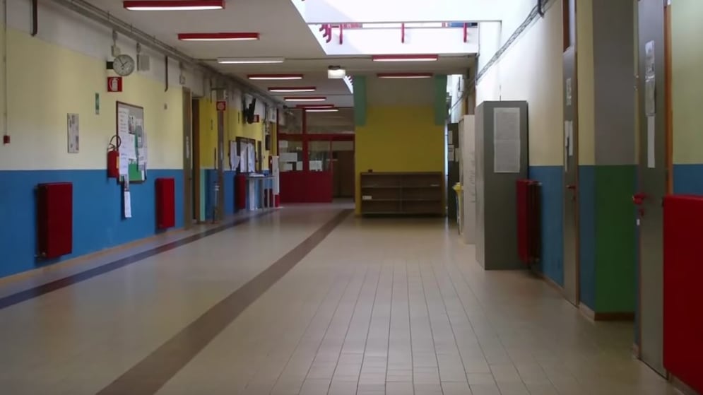 Modena, entrano in classe e attaccano professore: ricercati 2 giovani