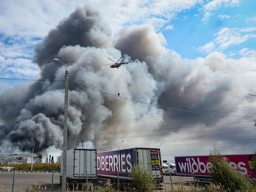 Drone abbattuto in Romania. “Sembra venire dalla Russia”. Maxi raid di Kiev su Mosca