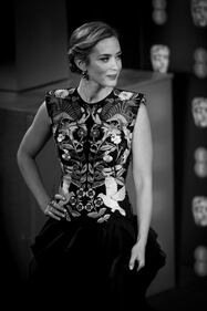 Bafta 2017: scollature hot sul red carpet 18