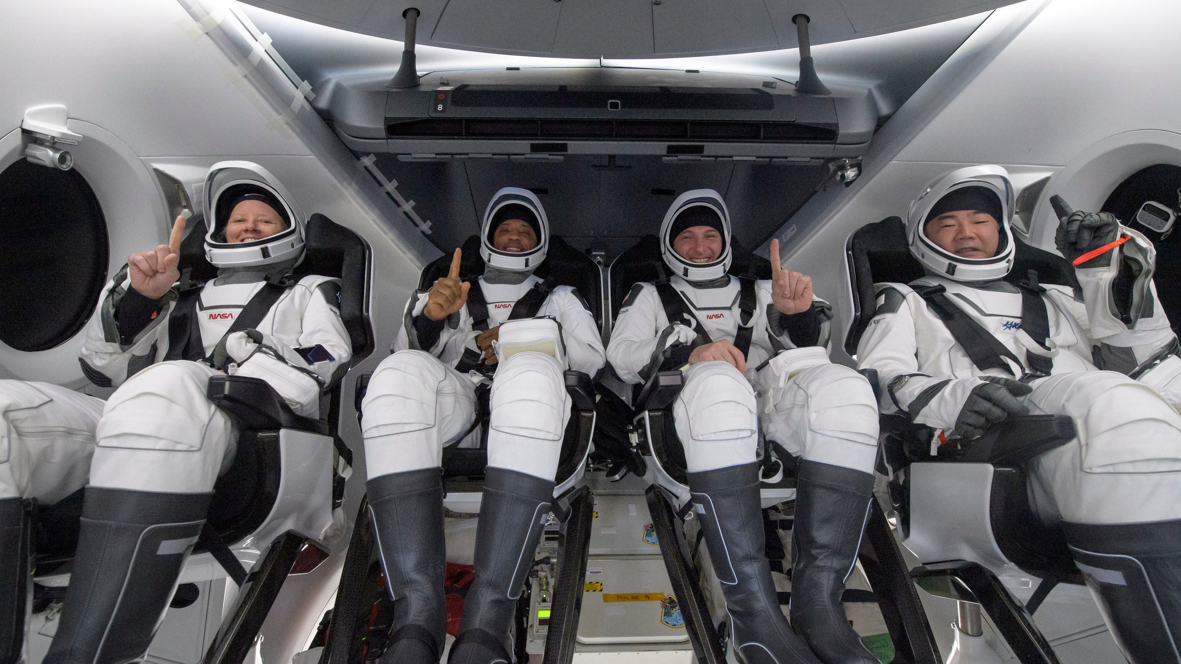 SpaceX, missione compiuta. Atterra la navicella di Musk