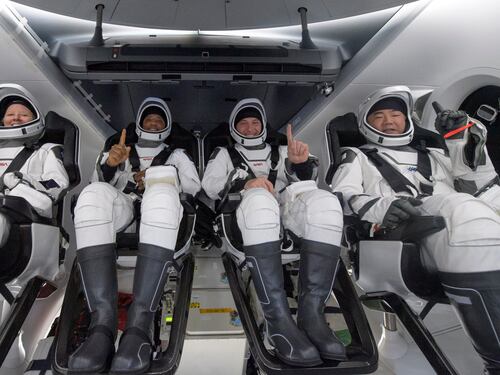 SpaceX, missione compiuta. Atterra la navicella di Musk
