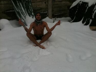 Nudi sulla neve per beneficienza 9