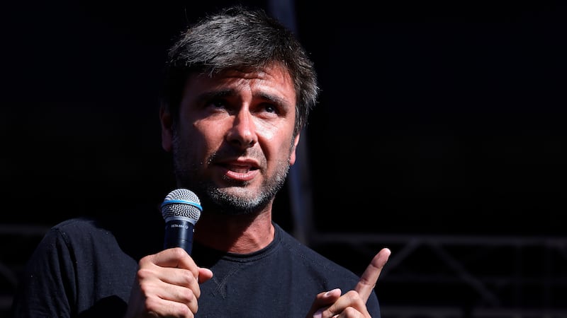 Cuba, Alessandro Di Battista ricoverato in gravi condizioni: “Forti mal di testa e malori”
