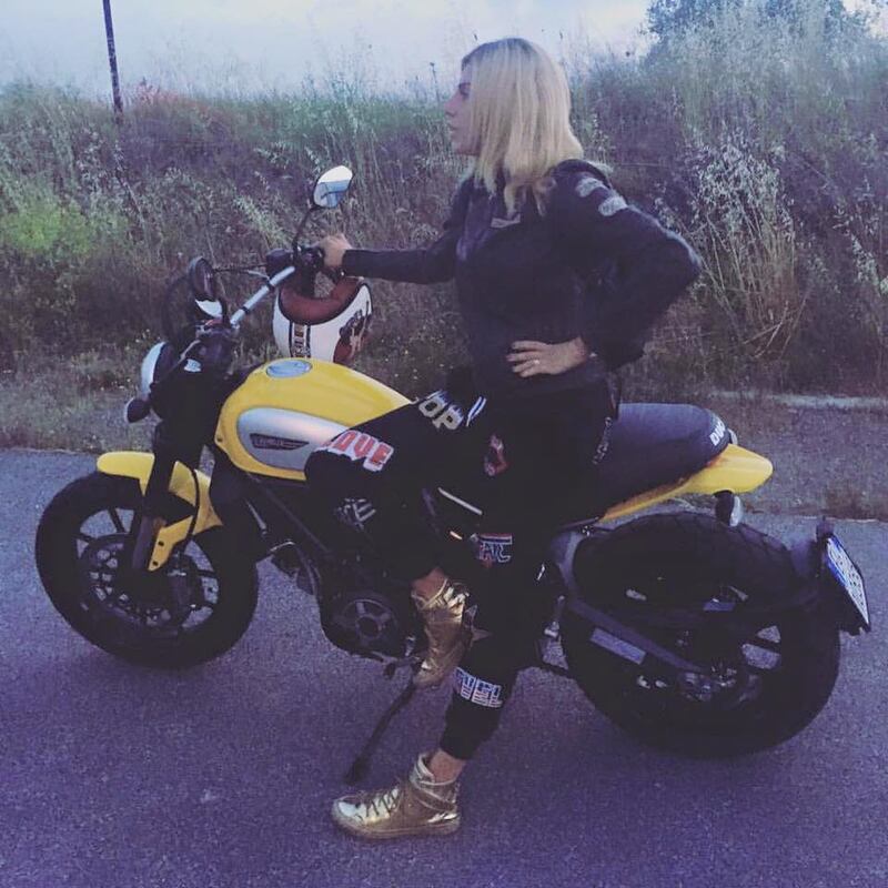 Paola Caruso supersexy dopo l'Isola dei Famosi 11
