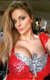 Francesca Cipriani diventa un procace Babbo Natale 3