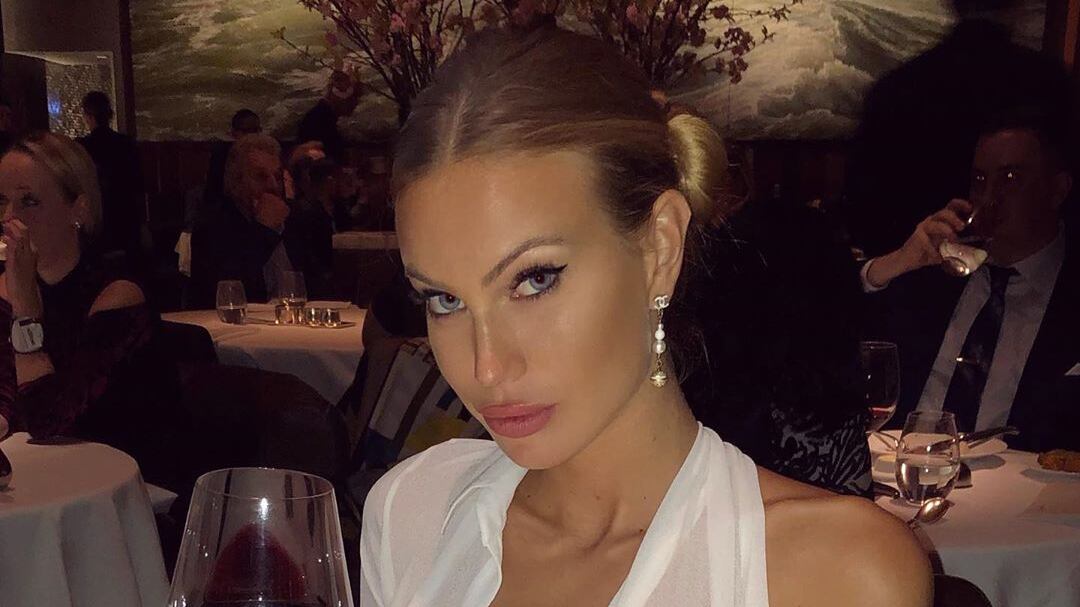Taylor Mega a cena a New York massacrata dai social