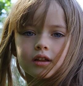 Kristina Pimenova, la baby modella più contesa dagli stilisti 11