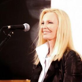 Patty Pravo in topless 7