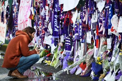 Tifosi, compagni di squadra e dirigenti della Fiorentina: tutti in fila per salutare Astori 9