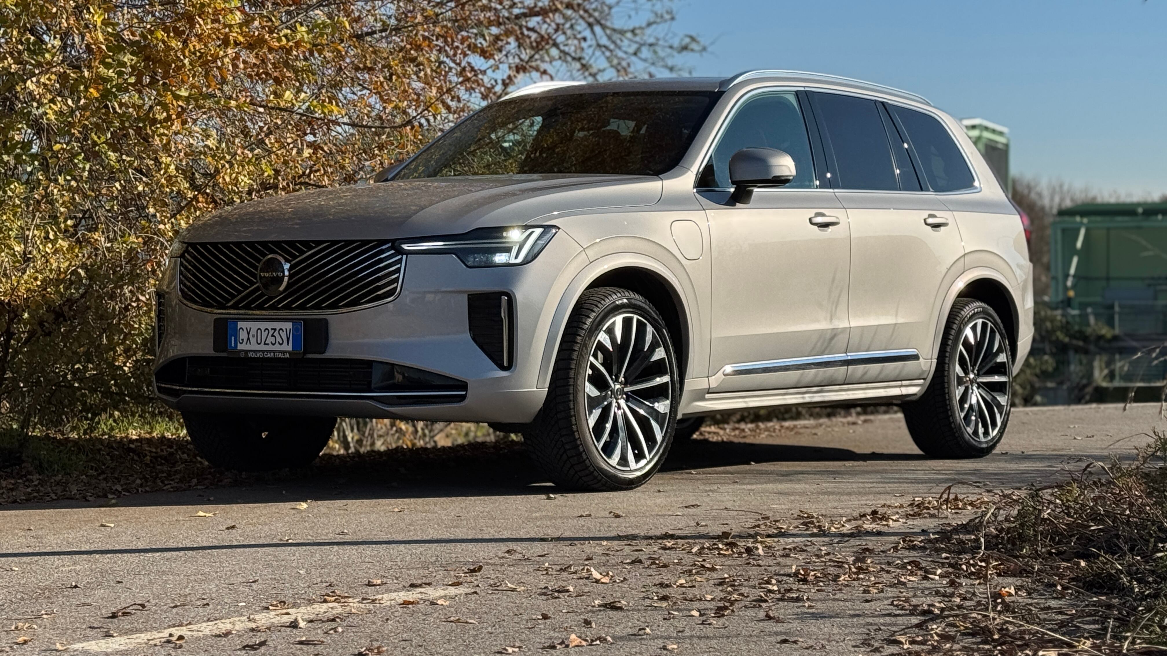 Volvo XC90: lusso, silenzio e potenza in formato maxi SUV
