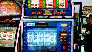Tassa di 50 euro l'anno per chi installa le slot