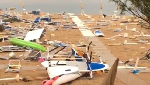 Il maltempo devasta la spiaggia 2