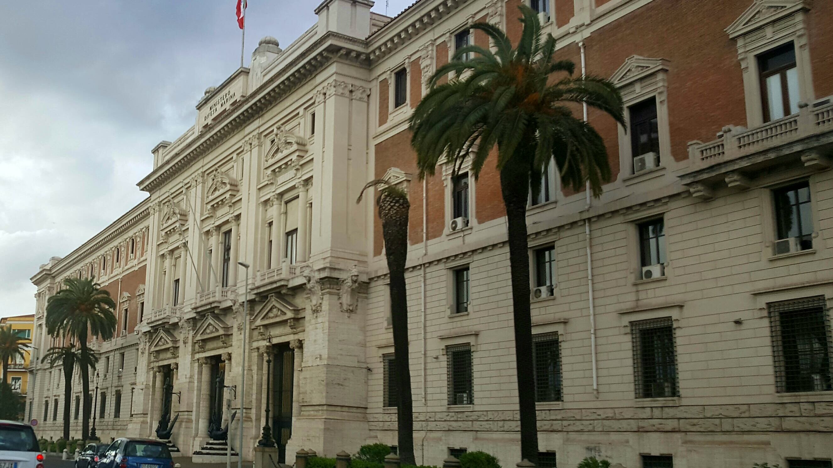"Lavorerai in Vaticano": si finge un maresciallo e deruba famiglia dell'ex