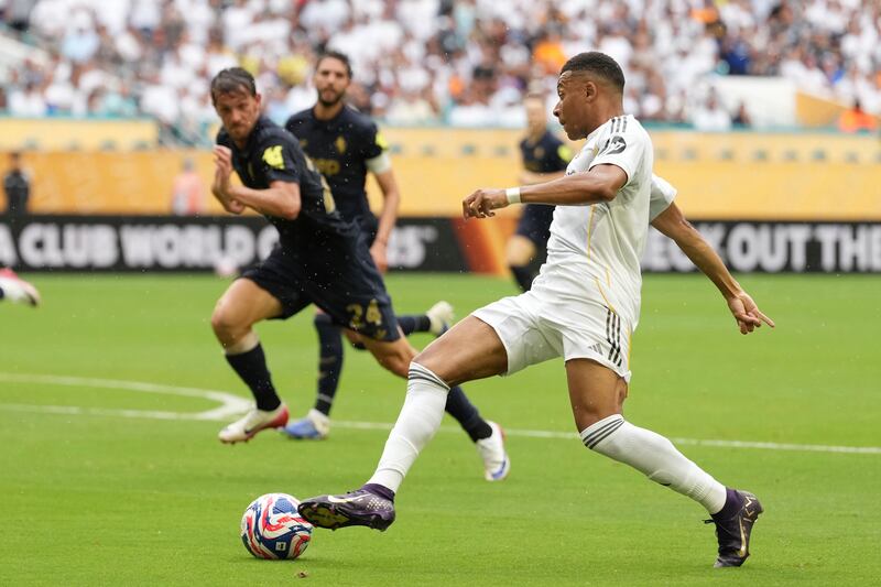 Psg condannato a pagare 61 milioni a Mbappé