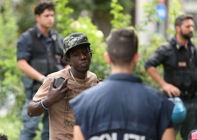 Migranti, nuovo blitz della polizia in stazione Centrale 17