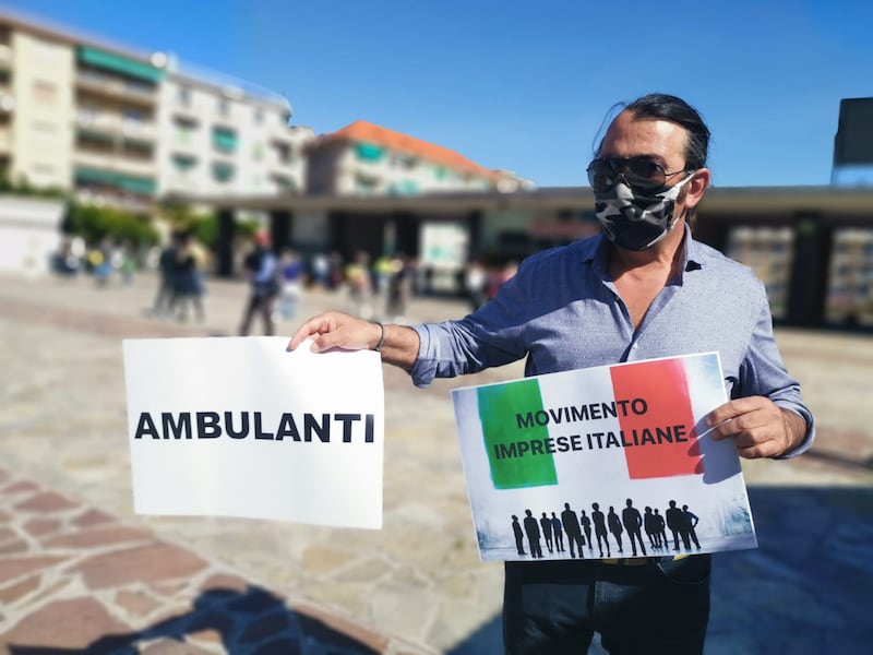Le partite Iva in piazza contro il governo Conte a Sanremo 18