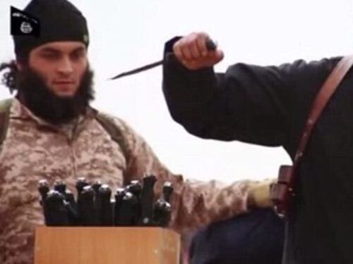 Si finge jihadista, il tagliagole si innamora e ora lei vive sotto scorta