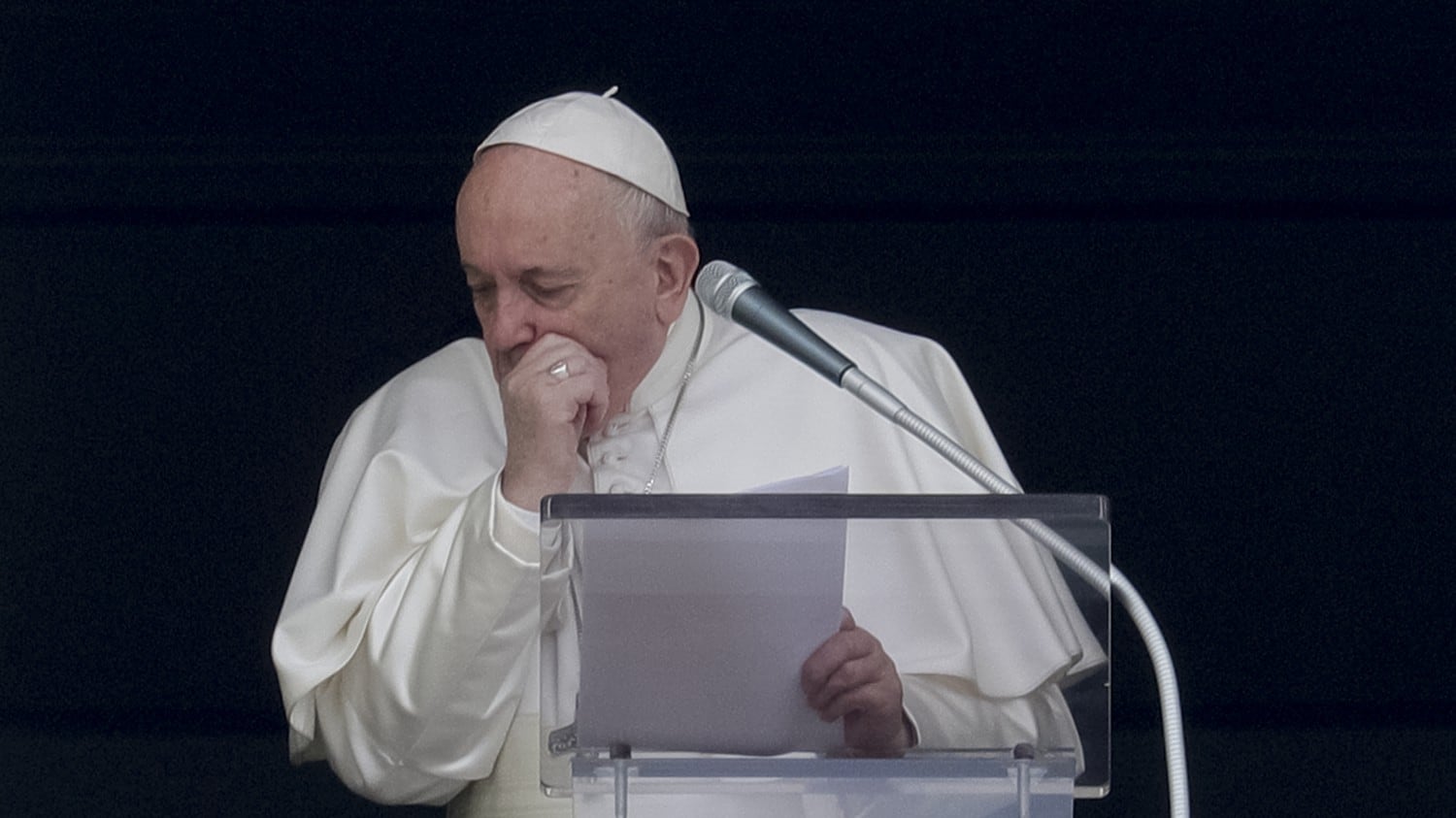 Papa Francesco sul maxischermo, è il primo Angelus in streaming