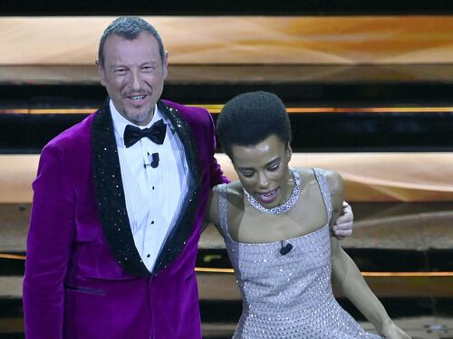 L'emozione di Lorena Cesarini sul palco dell'Ariston