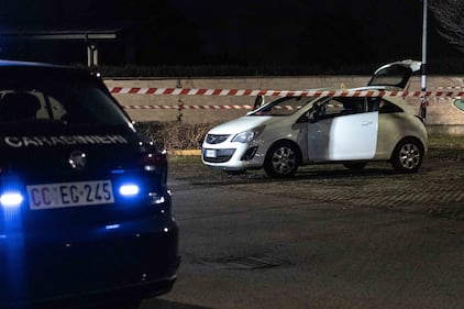 Accoltellata alle spalle dall'ex, l'orrore a Giussano: le immagini dalla scena 1
