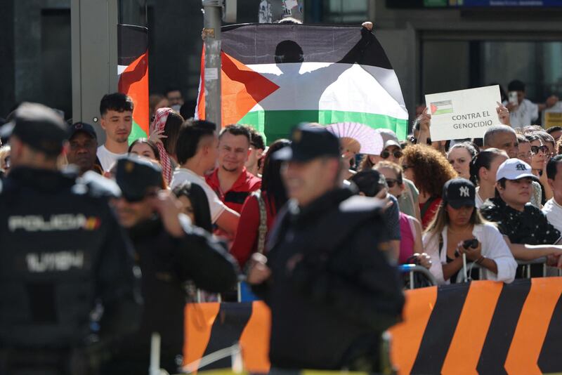 Proteste pro Palestina alla Vuelta, tensioni e cariche: ecco le immagini degli scontri di Madrid 9
