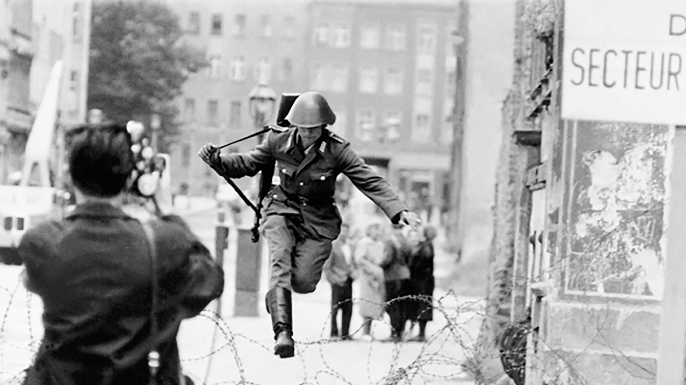 "Disertare", il romanzo (con due anime) che ci racconta come fuggire la guerra