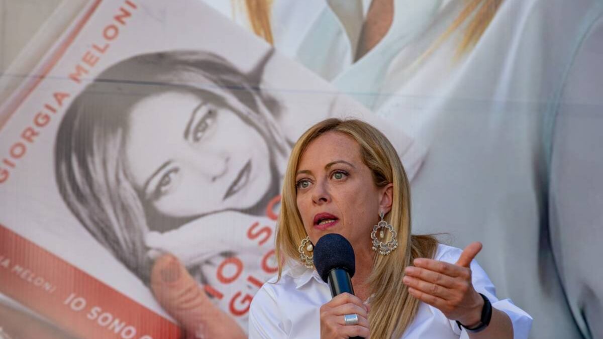"Scappa dalle sue responsabilità". Meloni sferza la sinistra