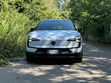 Volvo EX30, guarda la gallery del nuovo suv elettrico premium 4