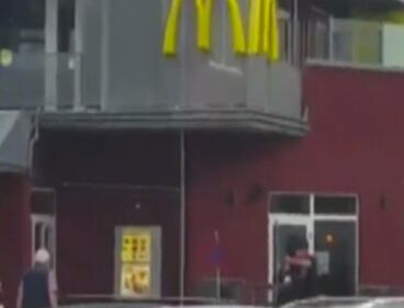 Monaco, il killer al McDonald's: la fotosequenza  4