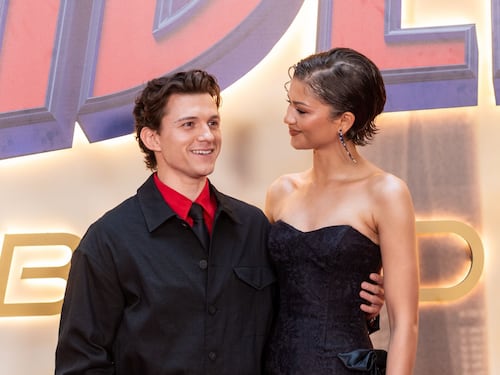 Il matrimonio segreto, le ingerenze dei produttori e il primo bacio: la storia d’amore tra Tom Holland e Zendaya