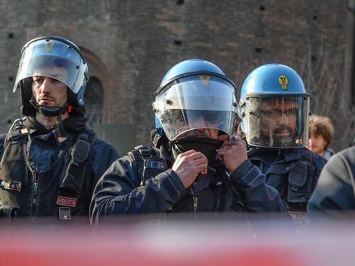 Uova, insulti e minacce: così la sinistra prova a sabotare i giovani di Fratelli d’Italia