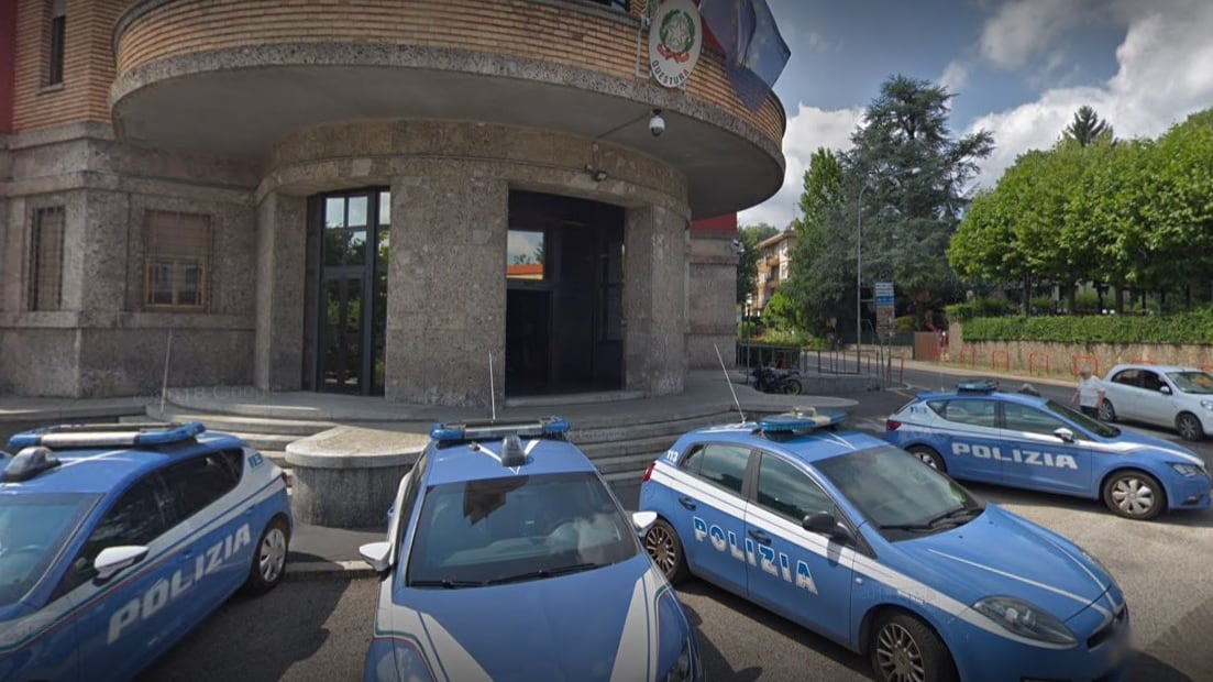 Varese, 15enne sfregiata a coltellate: fermato autore della violenza