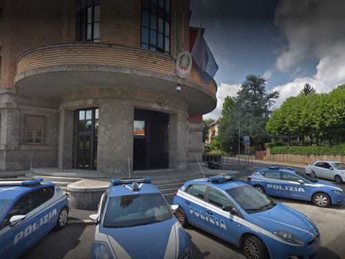 Varese, 15enne sfregiata a coltellate: fermato autore della violenza