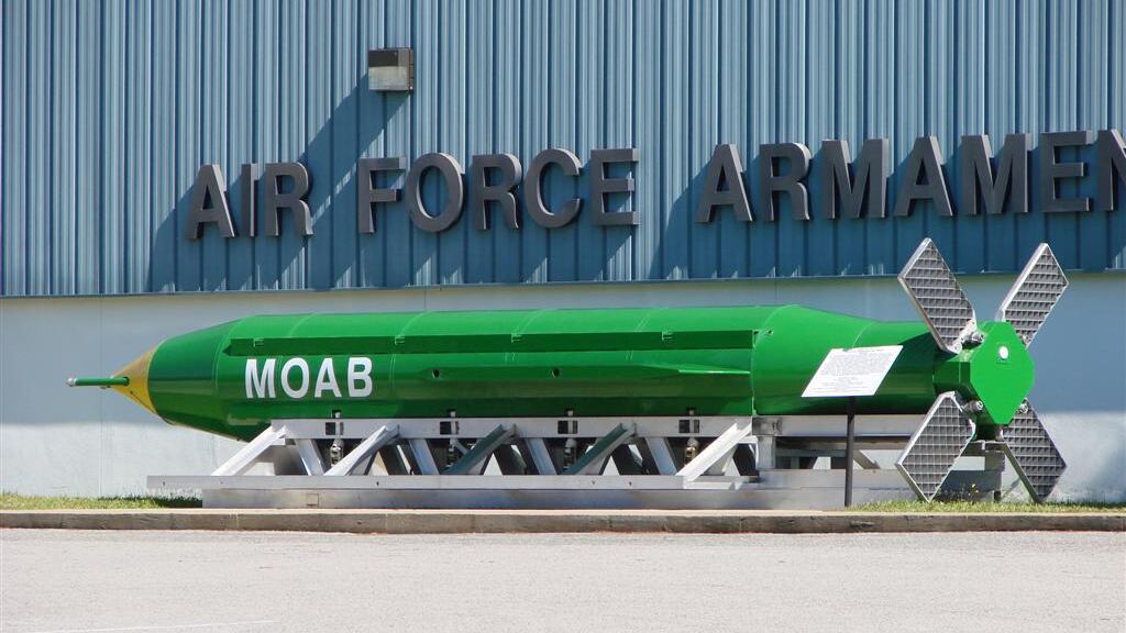 Contro l'Isis Trump lancia la super bomba: è il più potente ordigno non nucleare