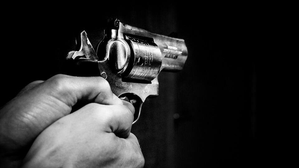 Padre uccide il figlio al culmine di una lite