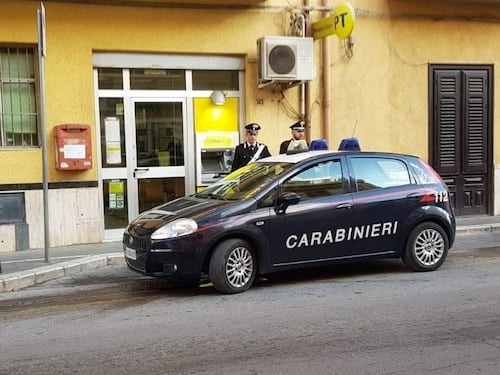 Voleva riscuotere l'Irpef con dei documenti falsi: arrestato 62enne