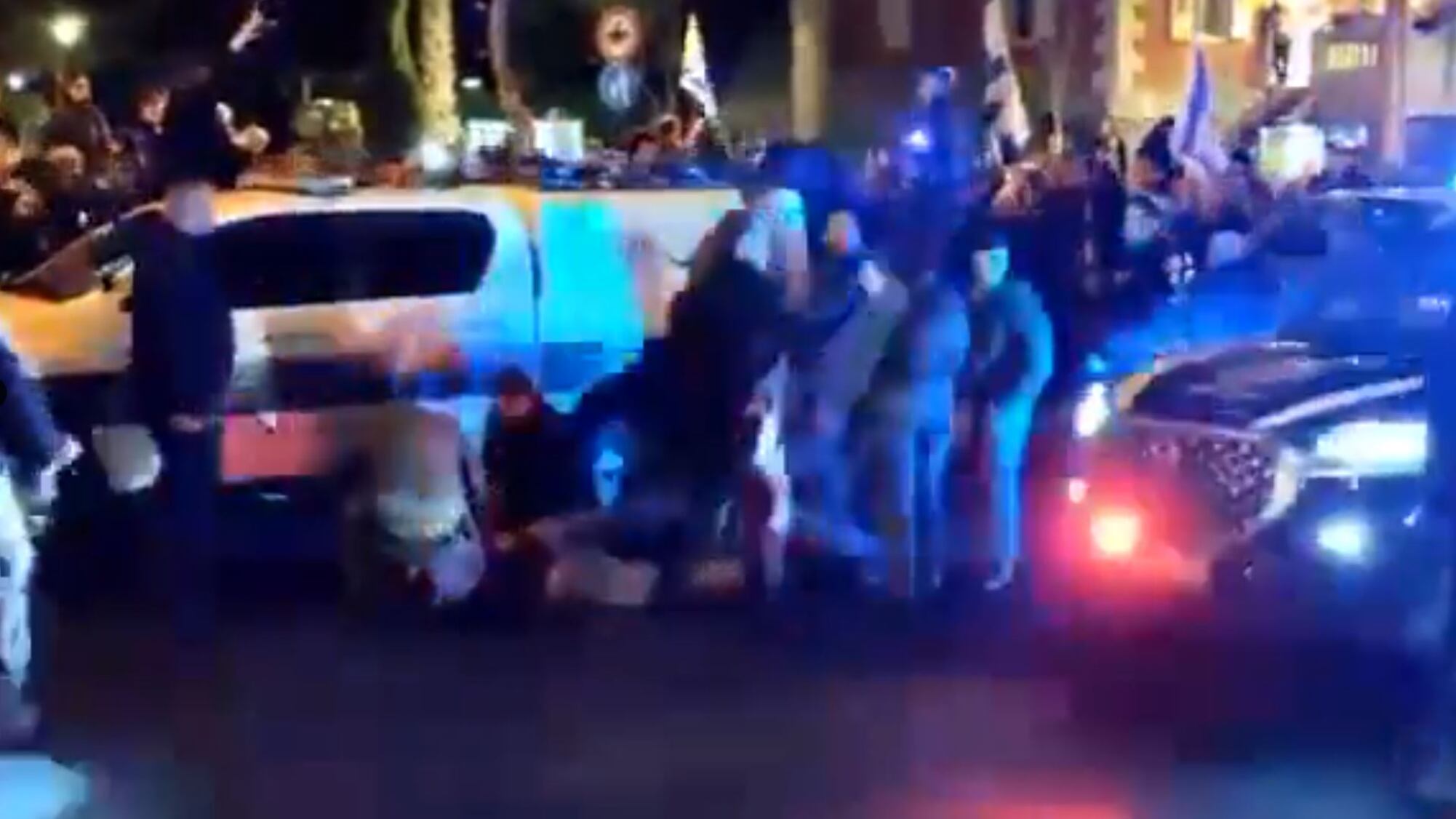 Scontri a Tel Aviv, polizia disperde manifestanti contro il governo