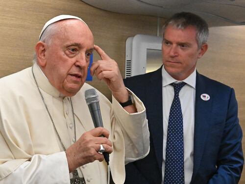 Il Papa atterra in Mongolia ma pensa alla Cina