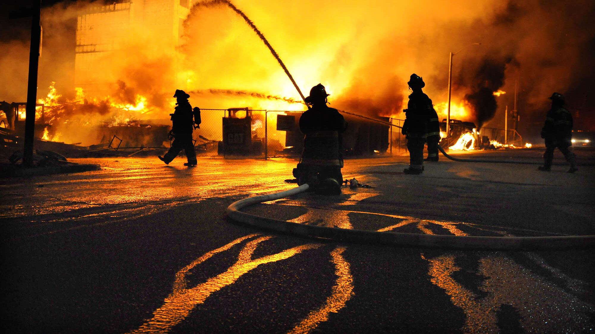 Usa, neri in rivolta: Baltimora in fiamme come Ferguson