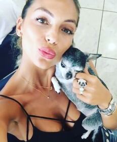 Sarah Nile sexy al lavoro 5