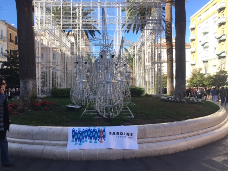 Le sardine scendono in piazza anche a Taranto 8