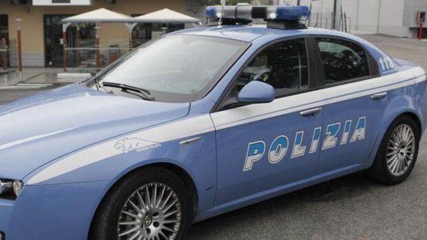 Cagliari, massacra di botte i genitori per soldi: 19enne in manette