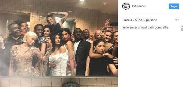 Kylie Jenner, seno in mostra su Instagram 5
