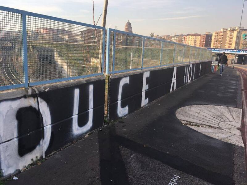 Milano, la scritta "Duce a Noi" al posto di "Bella ciao" 1