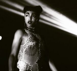 Met Gala, FKA twigs e il vestito col pene 11