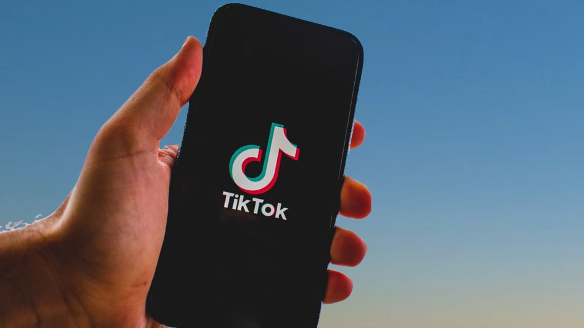 Video generati con l'AI, TikTok lancia un filtro per nasconderli